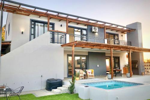 Cape Winelands Mountain View Getaway - image 14