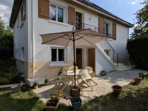 Gîte Les Tilleuls : Charme de Touraine, Jardin, Terrasse - FR-1-381-633 (Gite Les Tilleuls : Charme de Touraine, Jardin, Terrasse - FR-1-381-633) in Charge (Centre)