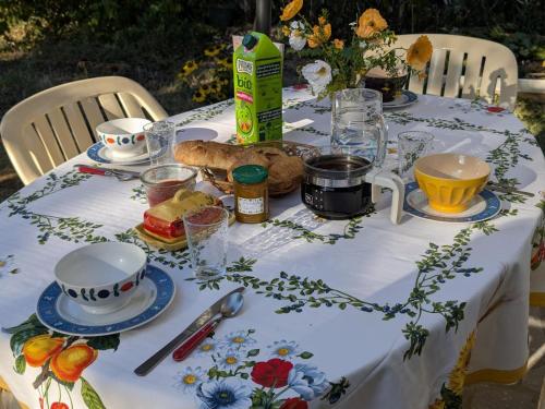 Gîte Les Tilleuls : Charme de Touraine, Jardin, Terrasse - FR-1-381-633 (Gite Les Tilleuls : Charme de Touraine, Jardin, Terrasse - FR-1-381-633) in Charge (Centre)