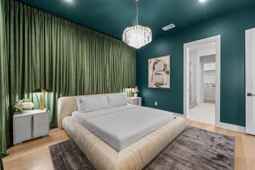 Luxury Home with Heated Pool Hot Tub Sauna and EV in West Dallas