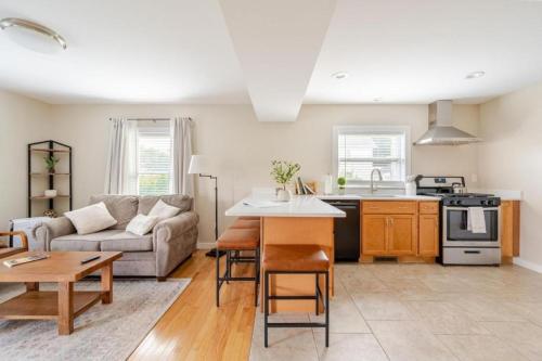 Pristine Walkable Downtown 2BR Apartment in Torrington
