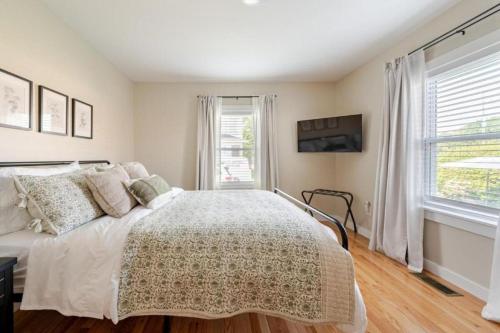 Pristine Walkable Downtown 2BR Apartment in Torrington