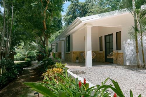 Family Jungle Stay Minutes to Playa Conchal - image 2