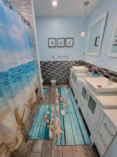 Wave of relaxation- pet-friendly villa with parking & court in 힐튼 헤드 아이랜드 (SC)