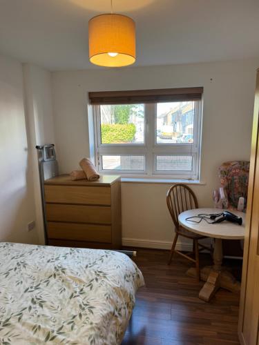 Modern, Quiet, Sleeps 8, Parking, Anfield, Beatles, Docks, Liverpool - Tap to explore photos