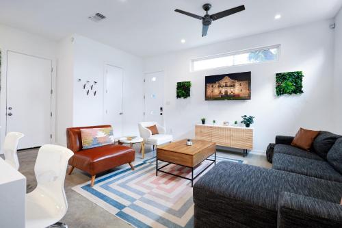 Modern Sa Home Nr Dt River Walk Alamo Wifi in San Antonio, USA