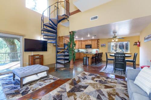 Goldside Mansion w/sleeping for 20 and tons of fun in Ahwahnee (CA)