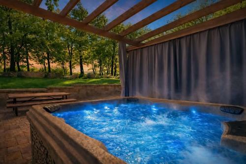 Modern 5BR, Kid-Friendly Home In Poconos with Pool Table, East Stroudsburg (Foto 3)