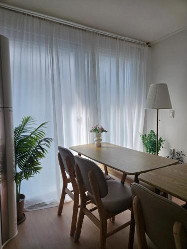SNU Station 13min, Line 2, Hongdae,Gangnam 30min, 6pax, Seoul