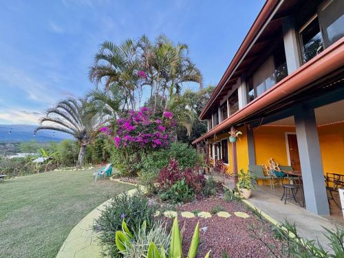 Hotel Honey Bee in Itiquis