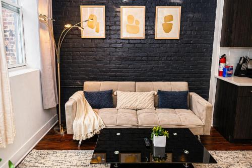 McCormick Place modern and cosy 420 friendly gem on Michigan avenue with optional parking for 6 guests in Chicago, USA