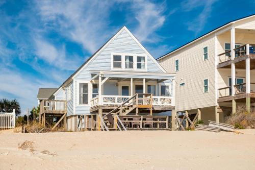 Cuddlefish by Oak Island Accommodations - Holden Beach, NC