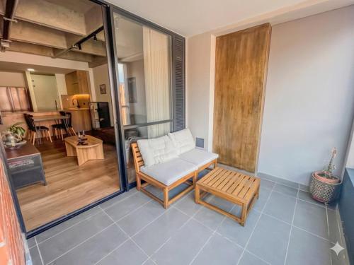 Modern Apartment with Balcony | Near El Poblado