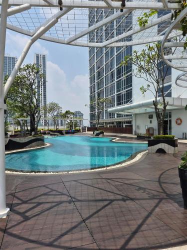 Cozy 1BR UResidence 2 by REJA Essentials in Karawaci
