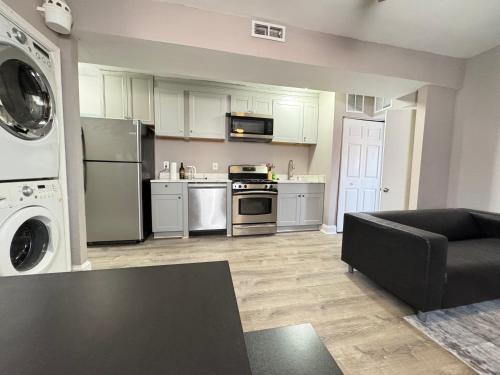 Modern 2BR 1-Block to Public Transit Near Downtown DC – khách sạn tại Anacostia