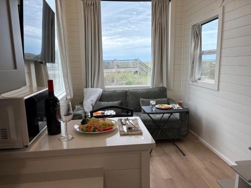 Oceanfront Tiny Retreat in Holden Beach (NC)