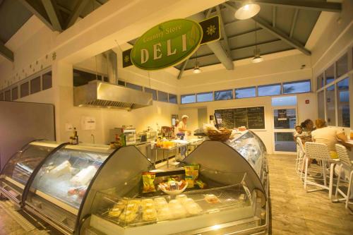 Restaurant, The Sunshine 3BR Villa Near Ocho Rios with Pool, Gym and Beach Access in Gated Community in Plantation Village