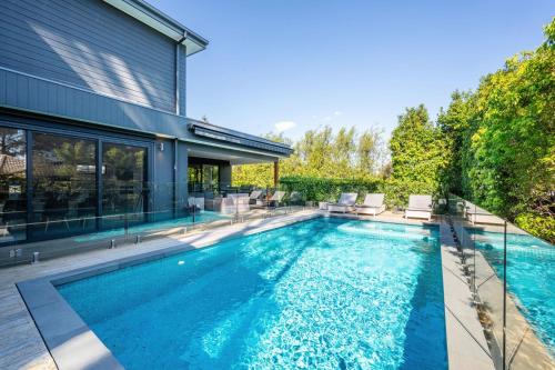 Bideawee - Coastal Luxe on Clarke with Pool and Spa – khách sạn tại Mount Martha