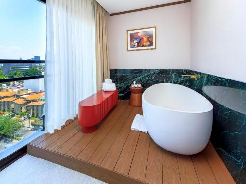 room detail thumbnail 2