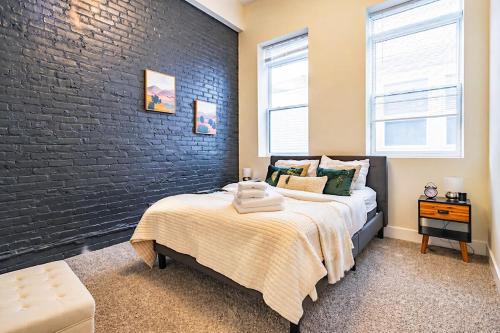 McCormick Place modern and cosy 420 friendly gem on Michigan avenue with optional parking for 6 guests in Chicago, USA
