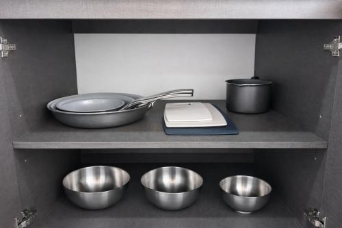 Apartamento moderno y nuevo en San Benito - image 2