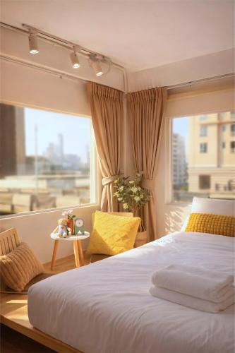 room detail thumbnail 1