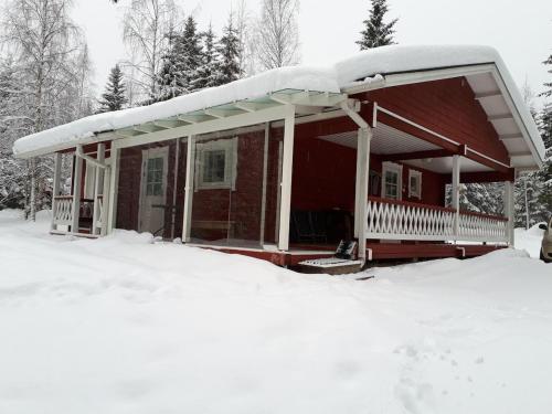 Kuikka Seetaucher-villa by the crater lake – khách sạn tại Varpaisjärvi