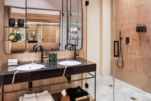 room detail thumbnail 2