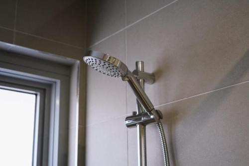 Urban Comfort Modern 2BR Apt near Burwood Station - image 6