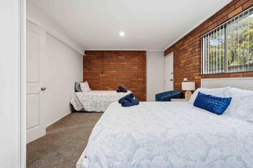 Sea La Stay Beach House by Book Jervis Bay - Spacious Dual Living Retreat in Vincentia 3 Mins Walk to the Beach - image 3