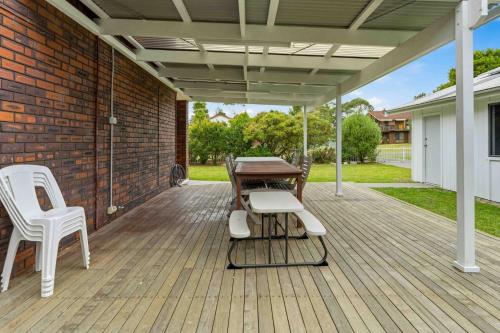 Sea La Stay Beach House by Book Jervis Bay - Spacious Dual Living Retreat in Vincentia 3 Mins Walk to the Beach - image 5