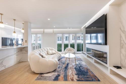 Juan-les-Pins 2BR Design Apt Walk to Beach
