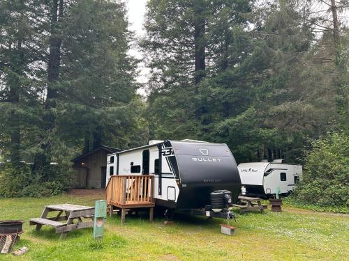 A szálláshely kívülről, The Bunkhouse Camper in Klamath (CA)