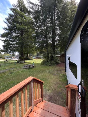 A szálláshely kívülről, The Bunkhouse Camper in Klamath (CA)