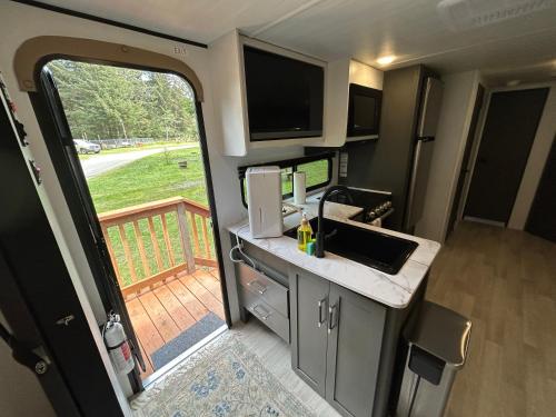A szálláshely kívülről, The Bunkhouse Camper in Klamath (CA)