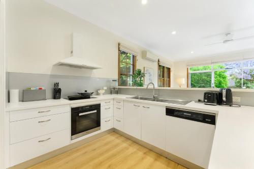 Peaceful Riverview Retreat Near Chatswood & City - image 11