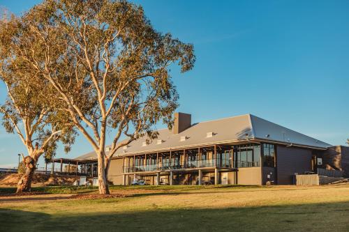 Exterior view of Harden Country Club Motel