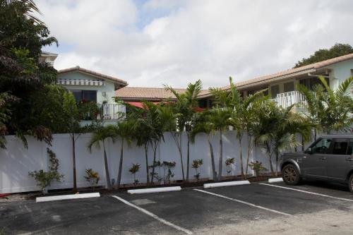 The Big Coconut Guesthouse - Gay Men's Resort – Fort Lauderdale, FL