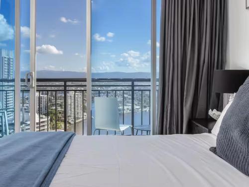 Chevron Renaissance - Private Apartments by Coastal Letting Co - image 3