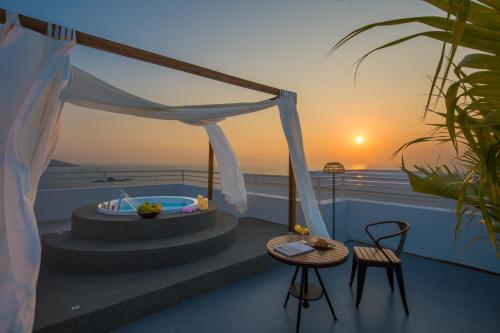 Bañera de hidromasaje, HEY VILLA·Xi Meet·Garden Private Hot Spring Villa (Shenzhen Nan'ao First Beach Store) in Dapeng