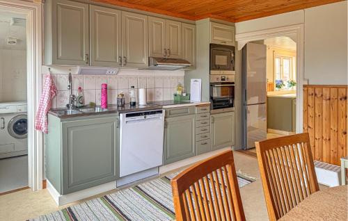 Kitchen, 3 Bedroom Amazing Home In Mariannelund in Vimmerby