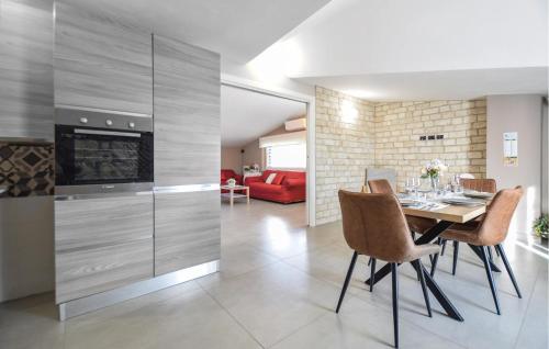 кухня, 3 Bedroom Amazing Apartment In Avella in Авелла