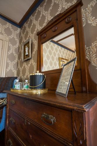 The Wallingford Victorian Inn The 5-star The Wallingford Victorian Inn offers comfort and convenience whether youre on business or holiday in Wallingford (CT). The hotel offers a high standard of service and amenities to suit the