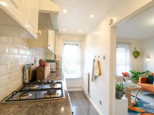 22A Warrender Road - image 5