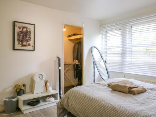 22A Warrender Road - main image