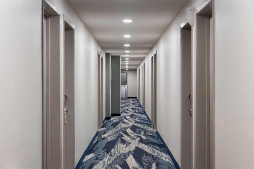 Super 8 by Wyndham Mankato - image 33
