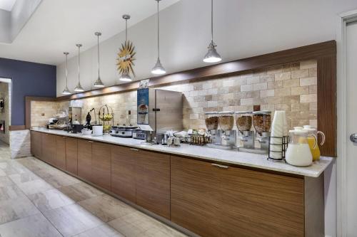 La Quinta by Wyndham Alvin in Alvin, USA