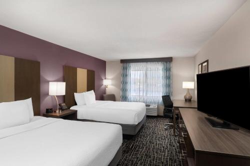 ลา ควินตา อินน์ แอนด์ สวีท บาย วินด์แฮม เฟยิตวิลล์ (La Quinta Inn & Suites by Wyndham Fayetteville) in ฟาเยตต์วิลล์ (AR)