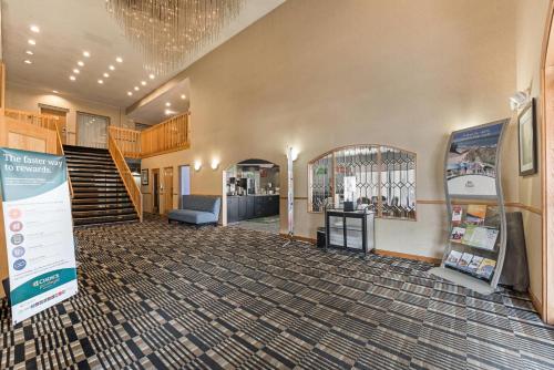 Quality Inn & Suites - image 40