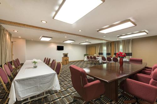 Quality Inn & Suites - image 42